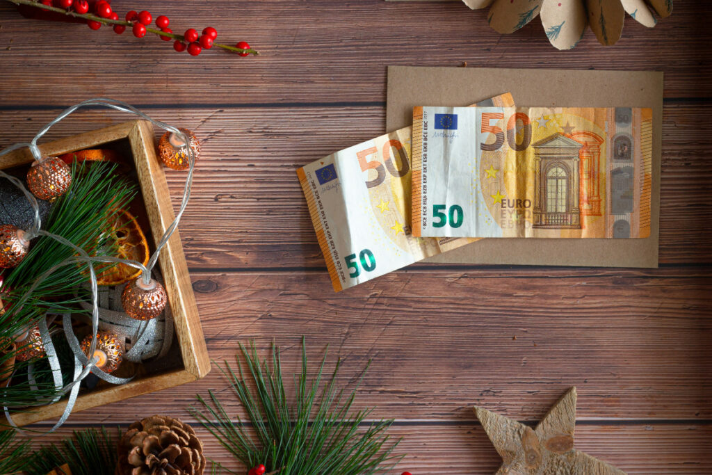 A Holiday Spending Money Guide